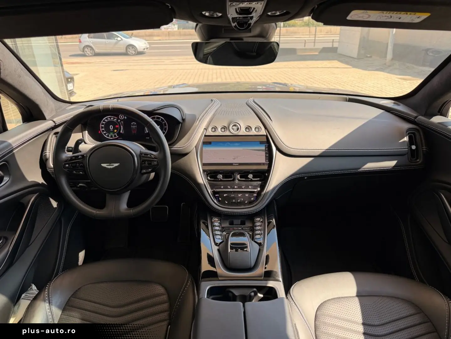 Aston-Martin Dbx