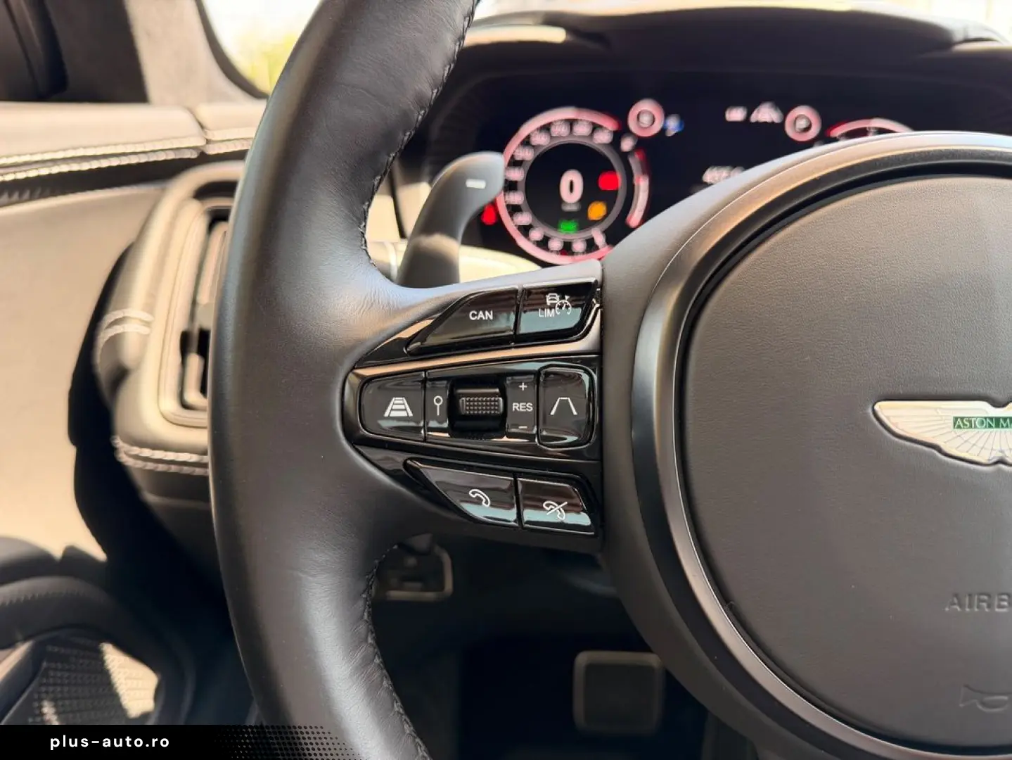 Aston-Martin Dbx