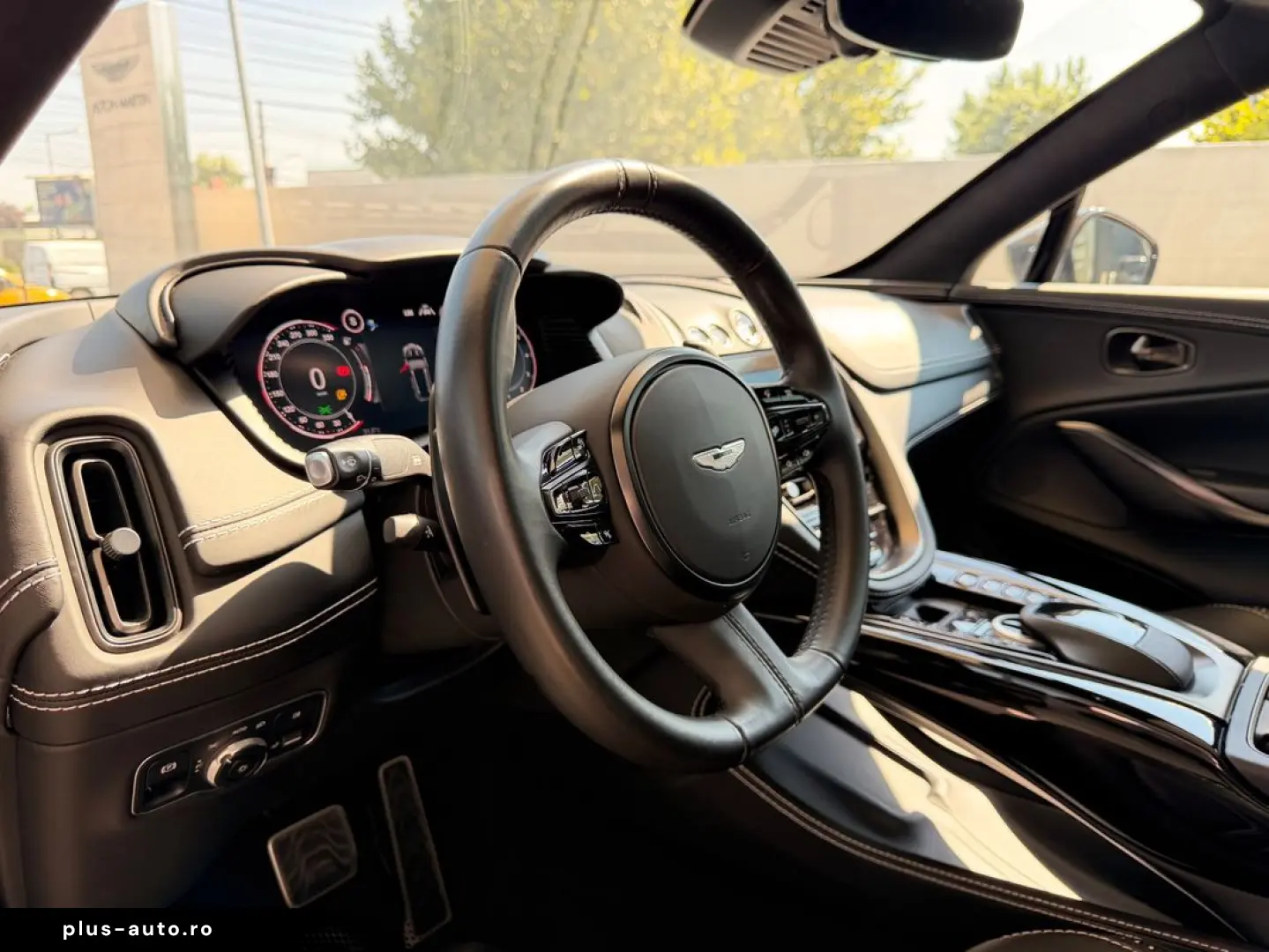Aston-Martin Dbx