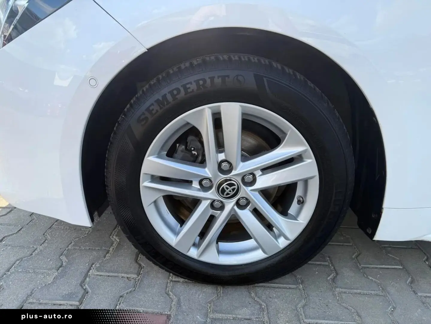Toyota Corolla Touring Sports 1.8 Hybrid Dynamic Hsd E-CVT