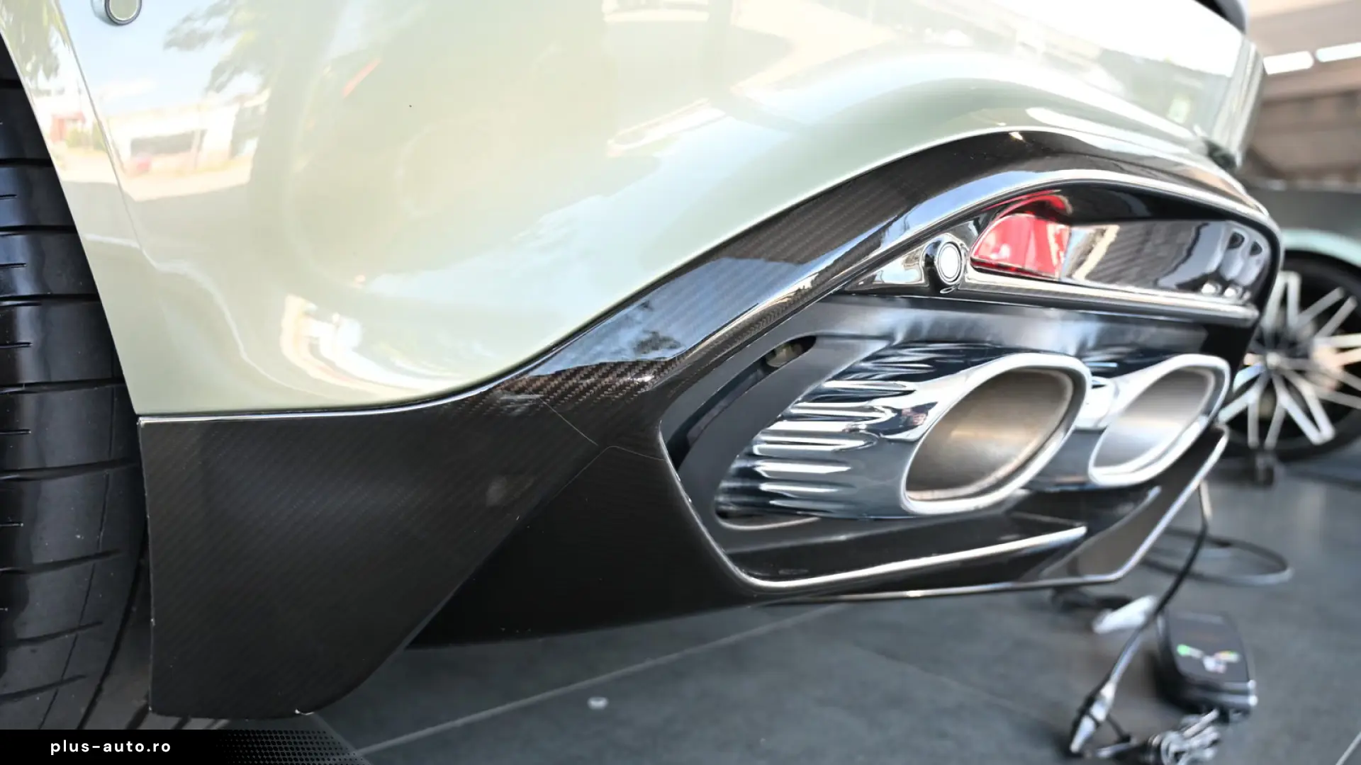 Aston Martin Vanquish Volante California Sage