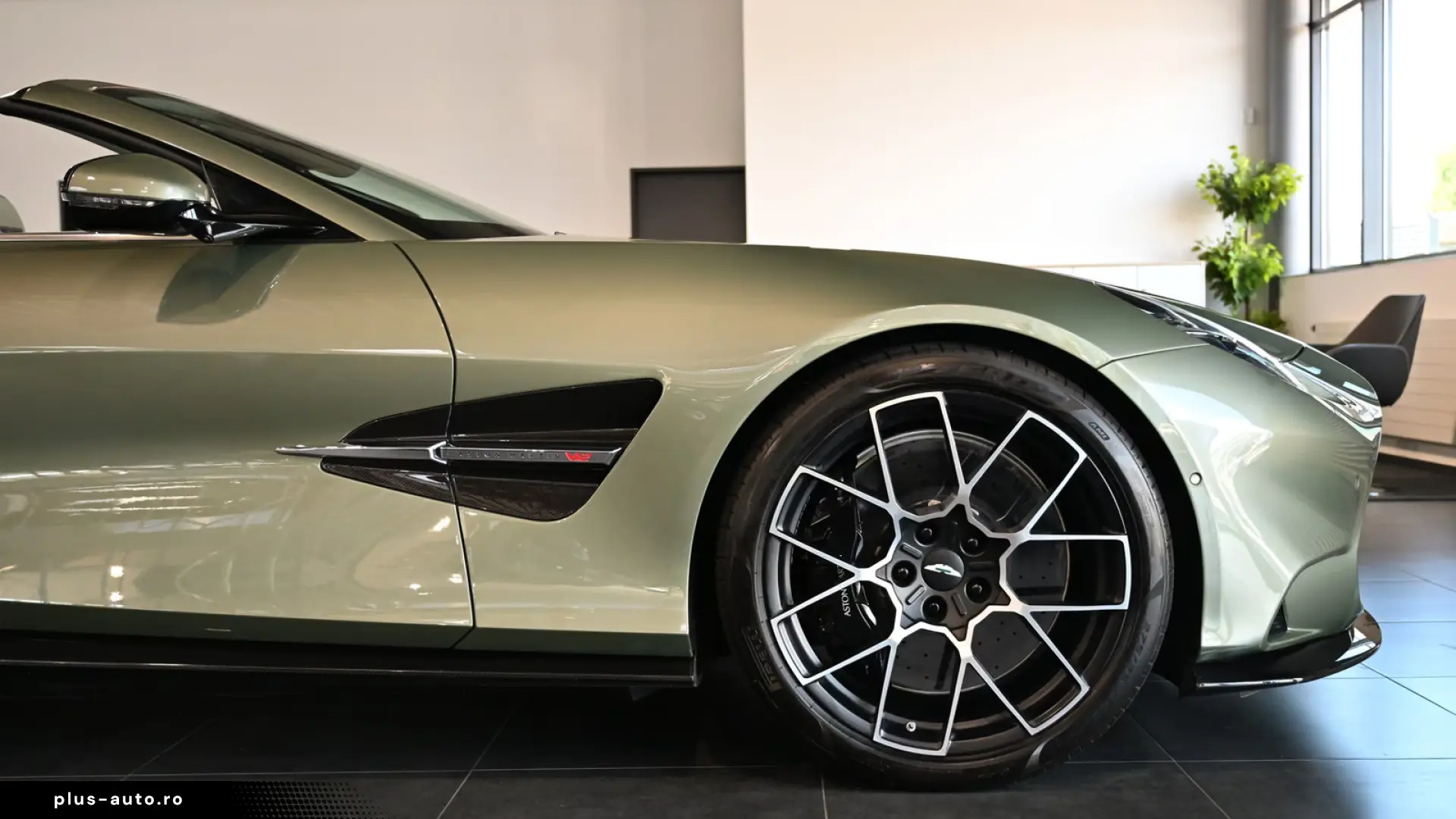 Aston Martin Vanquish Volante California Sage