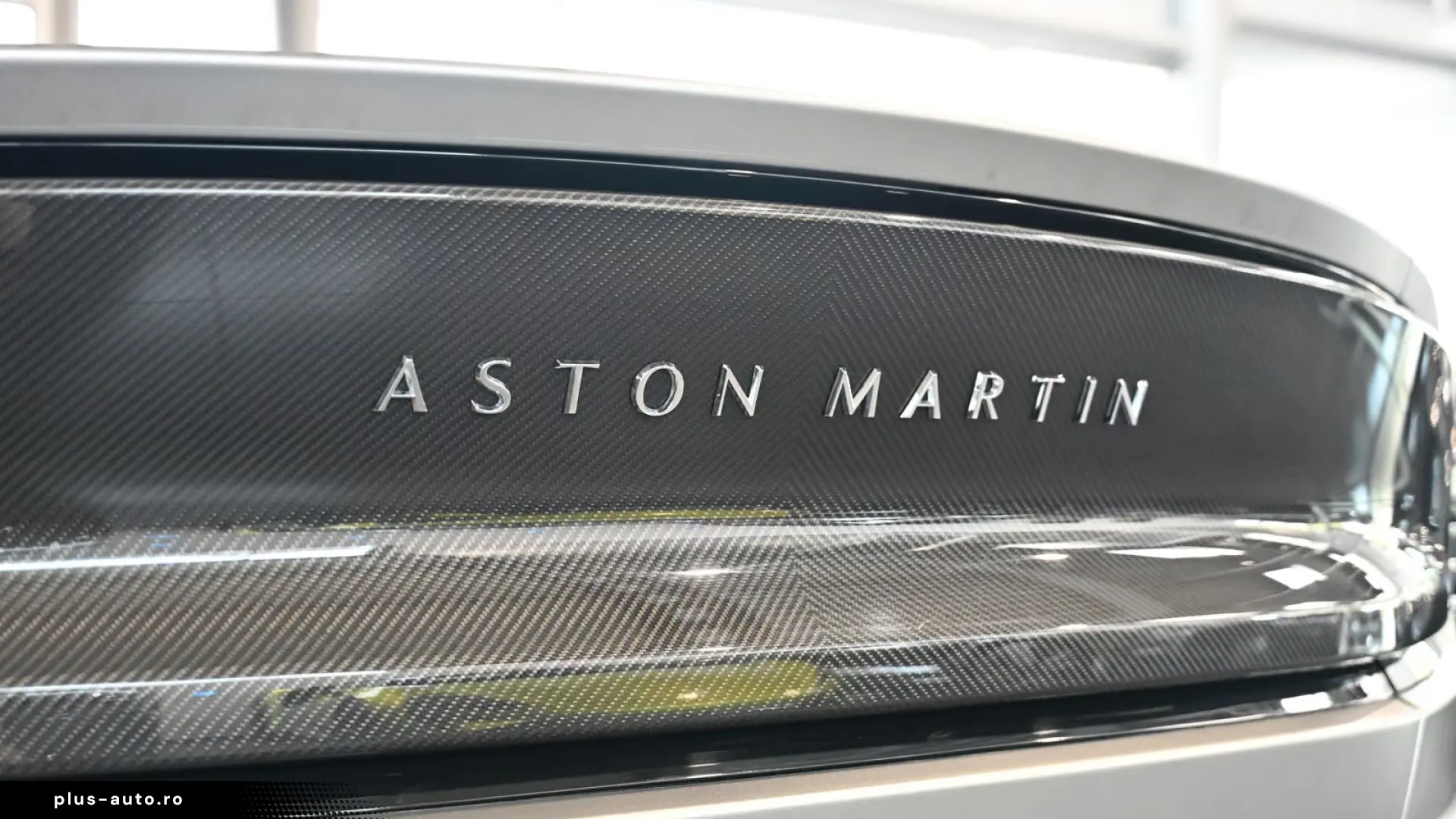 Aston Martin Vanquish Volante Q Satin Full Carbon