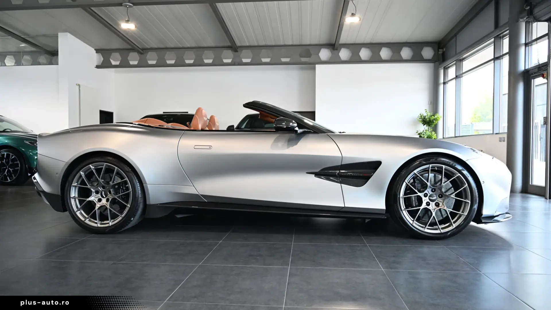 Aston Martin Vanquish Volante Q Satin Full Carbon