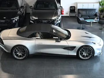 Aston Martin Vanquish Volante Q Satin Full Carbon