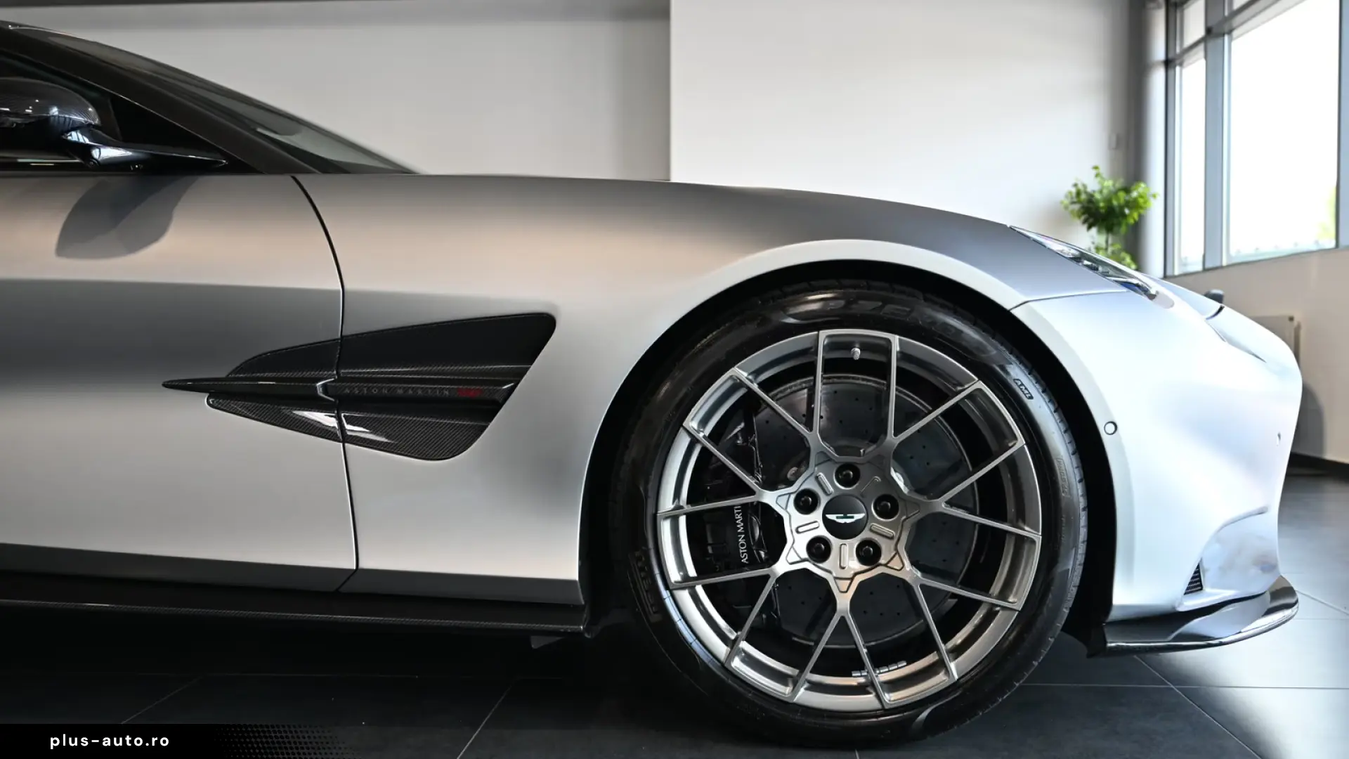 Aston Martin Vanquish Volante Q Satin Full Carbon