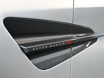 Aston Martin Vanquish Volante Q Satin Full Carbon