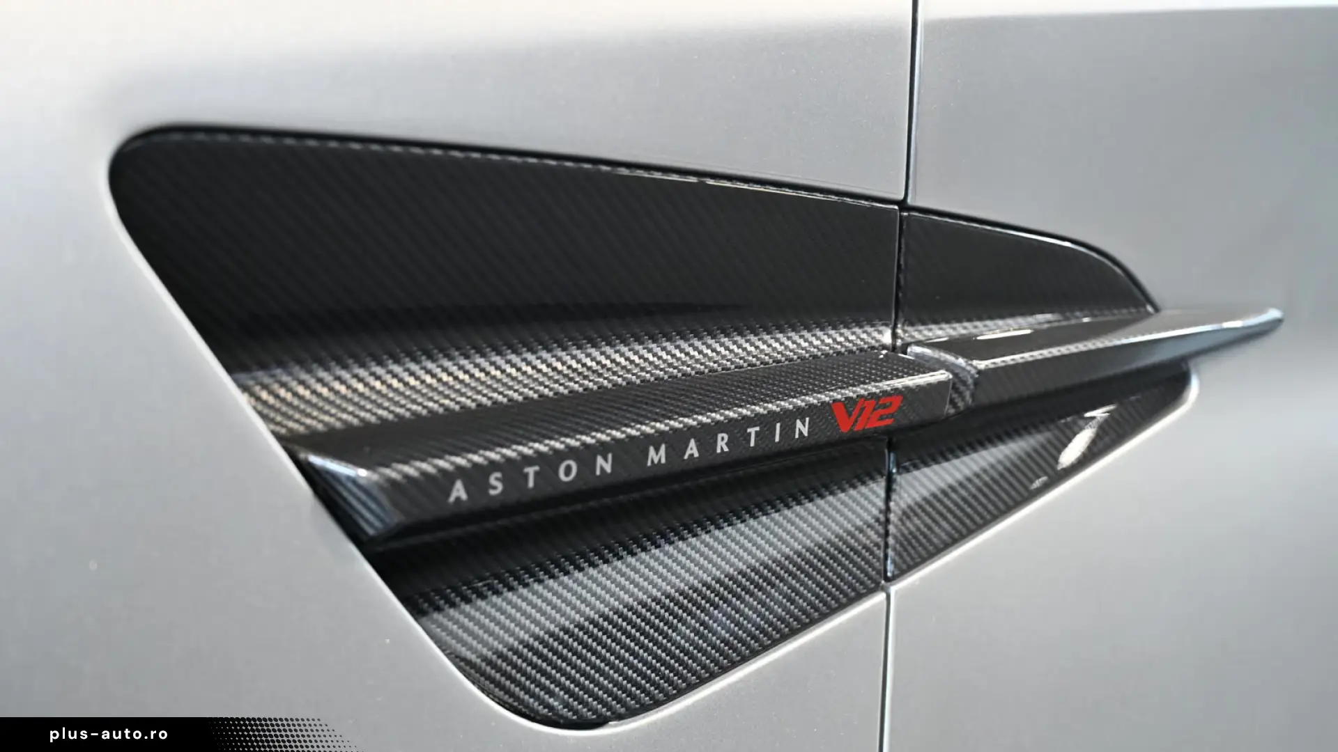 Aston Martin Vanquish Volante Q Satin Full Carbon