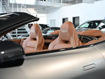 Aston Martin Vanquish Volante Q Satin Full Carbon