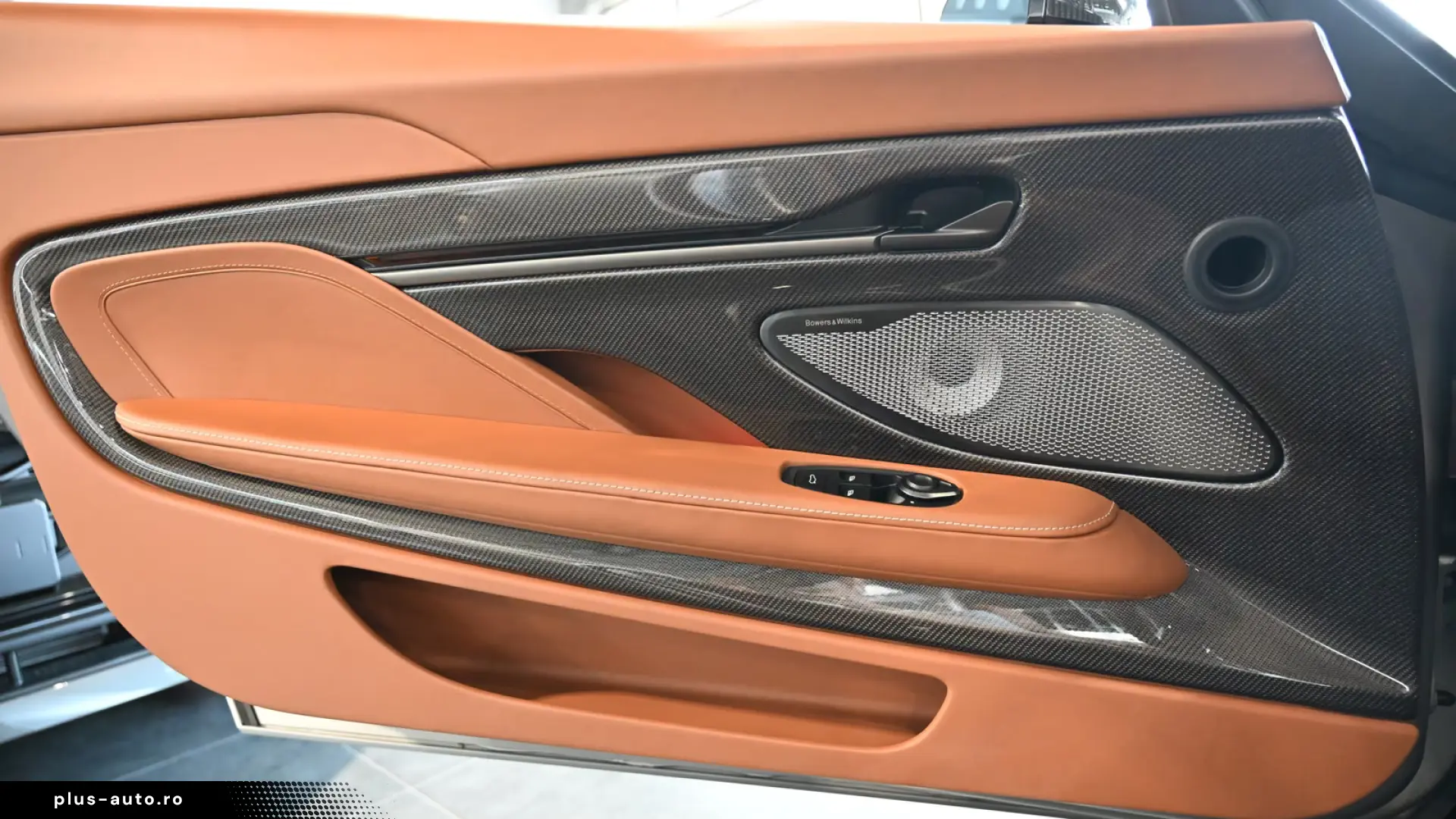 Aston Martin Vanquish Volante Q Satin Full Carbon