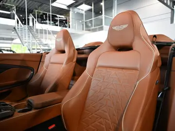 Aston Martin Vanquish Volante Q Satin Full Carbon