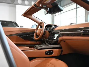 Aston Martin Vanquish Volante Q Satin Full Carbon