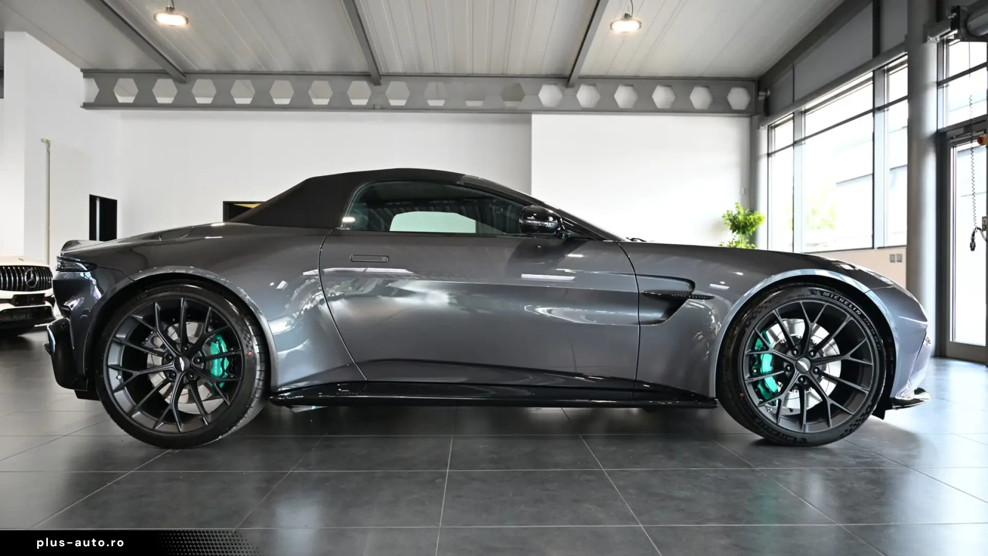 Aston Martin V8 Vantage Roadster Epsilon Black B&W