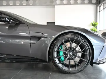 Aston Martin V8 Vantage Roadster Epsilon Black B&W
