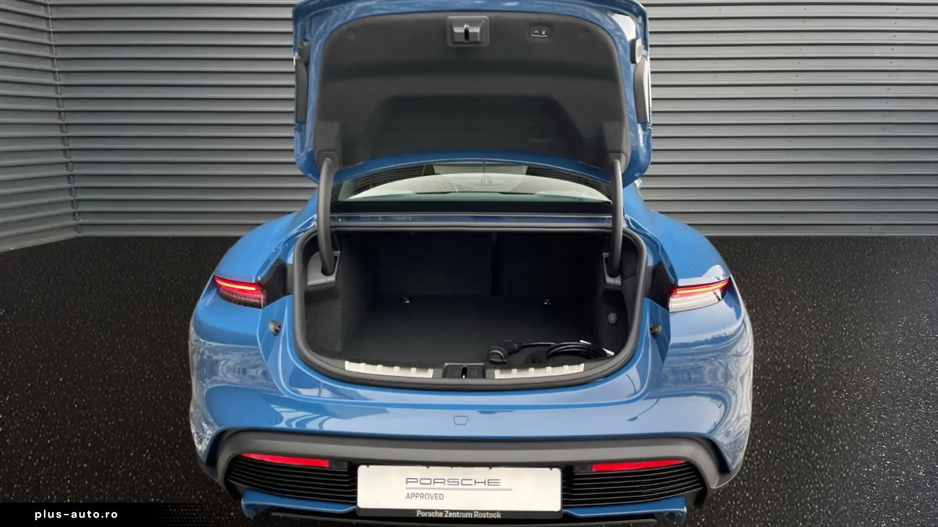 Porsche Taycan Black Edition InnoDrive ACC