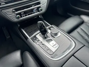 BMW 745e M Sport Laser Head-Up DA-Prof. H K