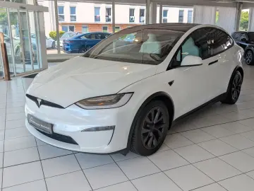 Tesla Model X Plaid  AHK YOKE White Leather