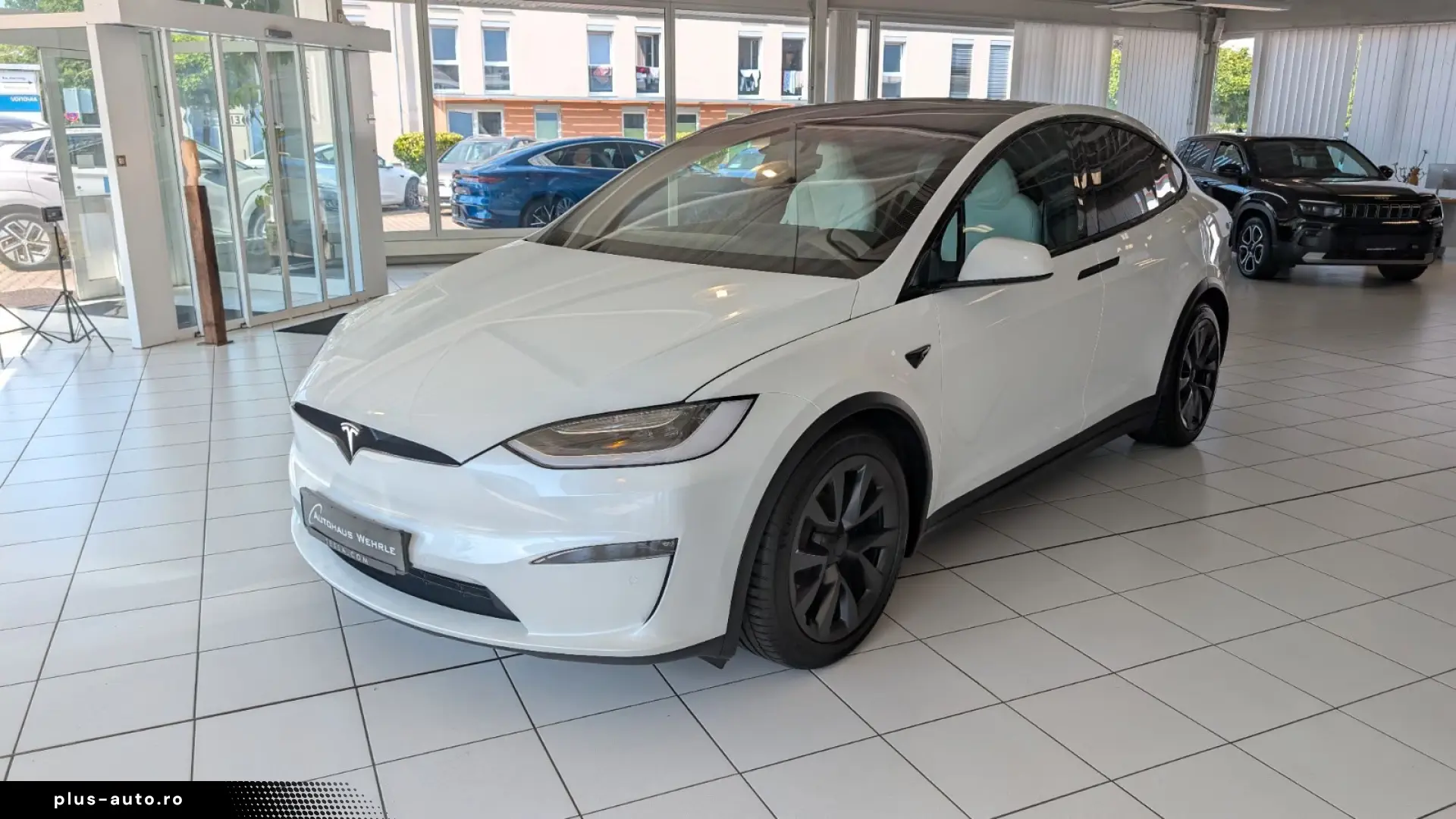 Tesla Model X Plaid  AHK YOKE White Leather
