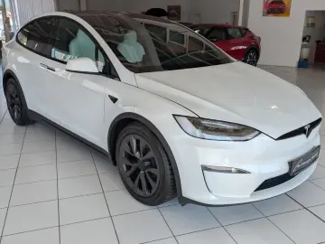 Tesla Model X Plaid  AHK YOKE White Leather