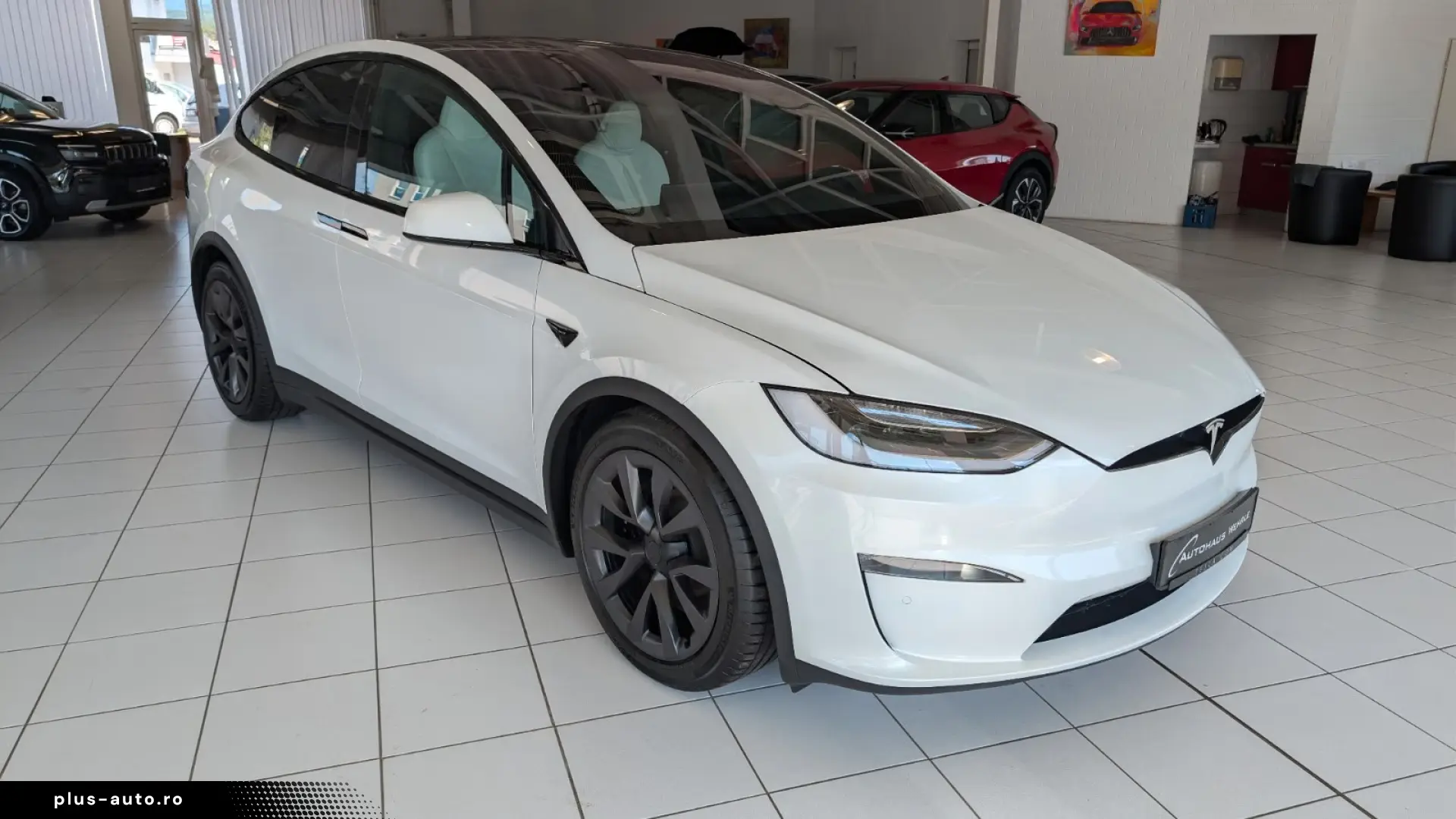 Tesla Model X Plaid  AHK YOKE White Leather