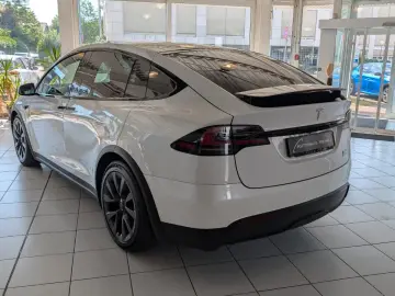 Tesla Model X Plaid  AHK YOKE White Leather