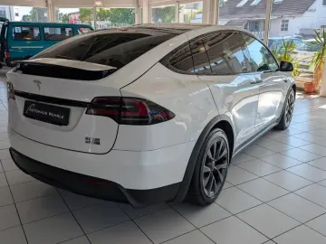 Tesla Model X Plaid  AHK YOKE White Leather