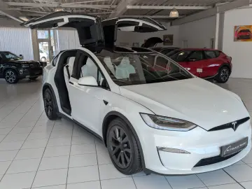 Tesla Model X Plaid  AHK YOKE White Leather