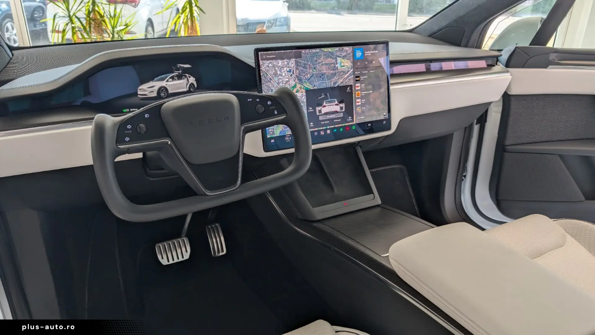 Tesla Model X Plaid  AHK YOKE White Leather