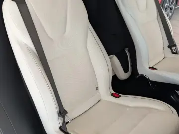 Tesla Model X Plaid  AHK YOKE White Leather