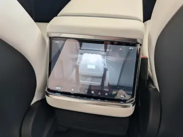 Tesla Model X Plaid  AHK YOKE White Leather