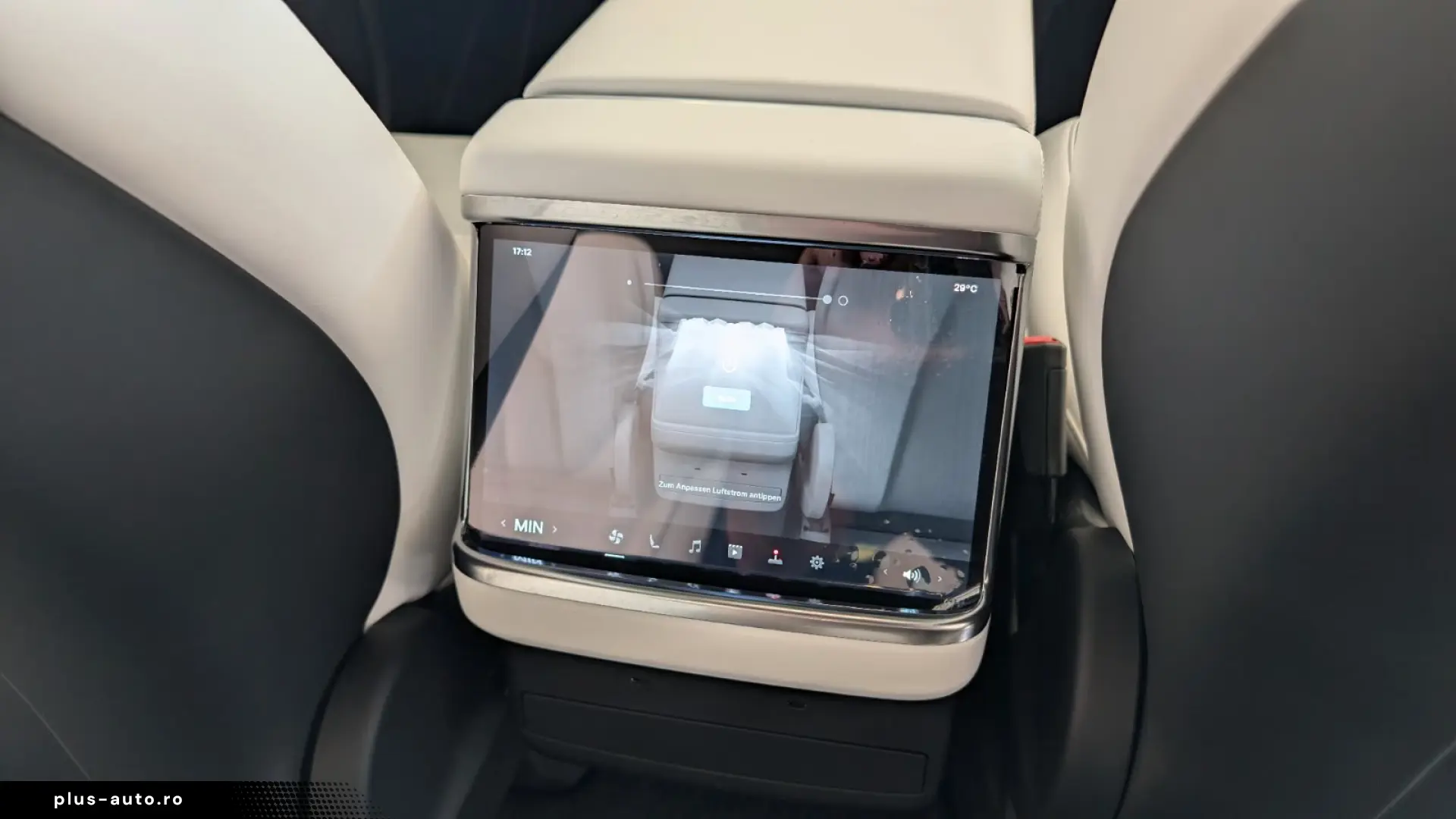 Tesla Model X Plaid  AHK YOKE White Leather