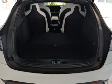 Tesla Model X Plaid  AHK YOKE White Leather