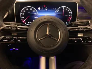 Mercedes-Benz GLC 300de AMG MASSAGE DISTR DIGITAL HUD