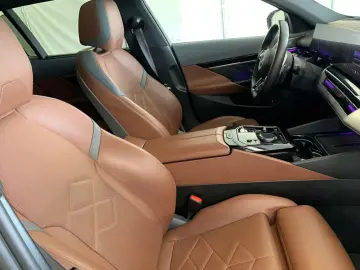 BMW 520 xDr M Sport DrivingProf Pano HeadUp Widescr.