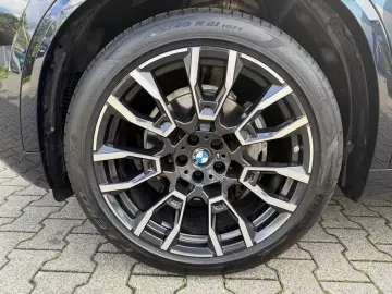 BMW X5 xDrive30d M Sport  Pano Towbar Aux Heater h&k