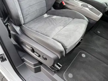 Volkswagen T7 Multivan 2.0 TDI Edition Long   MATRIX PANO