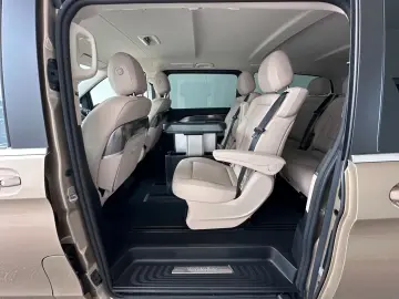 Mercedes-Benz V 300d 4M AMG  Extra Lang DISTR BURM AIRMATIC