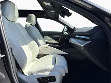 BMW 550e xDr T M SPORT AdLED AHK Pano B&W 360