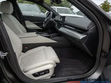 BMW 530e M-Sport Pro NAVI HUD ACC SITZBELÜFTUNG 360