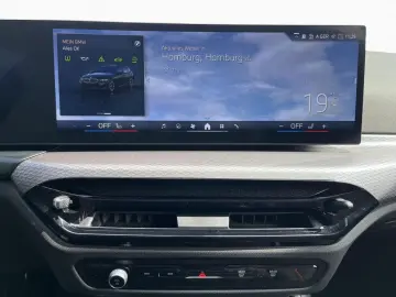 BMW 320dA xDr T M SPORT St G 19  HUD