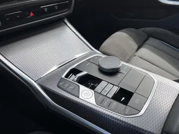 BMW 320dA xDr T M SPORT St G 19  HUD