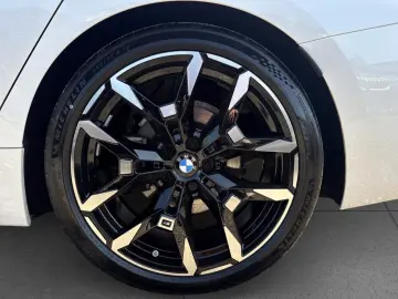 BMW 320i Touring M SPORT AHK Pano Kamera Tempo 19