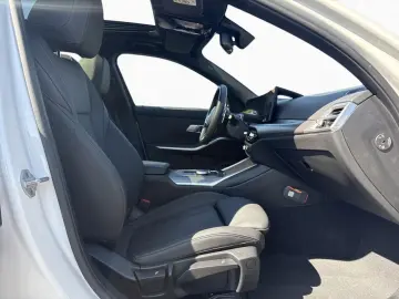 BMW 320i Touring M SPORT AHK Pano Kamera Tempo 19