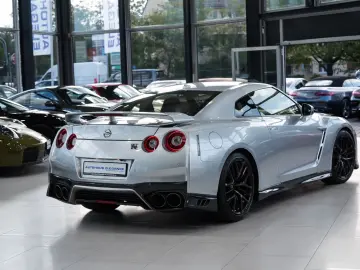 Nissan GT-R Black Edition TITAN BOSE RECARO SPECIAL PAINT
