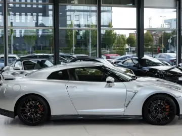 Nissan GT-R Black Edition TITAN BOSE RECARO SPECIAL PAINT