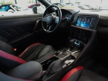 Nissan GT-R Black Edition TITAN BOSE RECARO SPECIAL PAINT