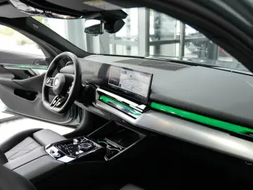 BMW 520i M SPORT PRO 20LM Panorama Harman