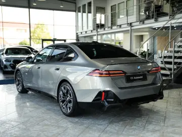 BMW 520i M SPORT PRO 20LM Panorama Harman