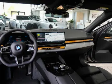 BMW 520i M SPORT PRO 20LM Panorama Harman