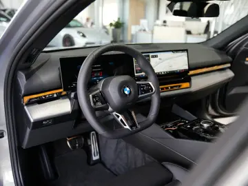BMW 520i M SPORT PRO 20LM Panorama Harman